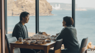 تبدأ سيو هيون جين ووالدها يو جاي ميونغ في إيجاد الحب من جديد بطرقهما الخاصة في مسلسل "أحبني - Love Me"