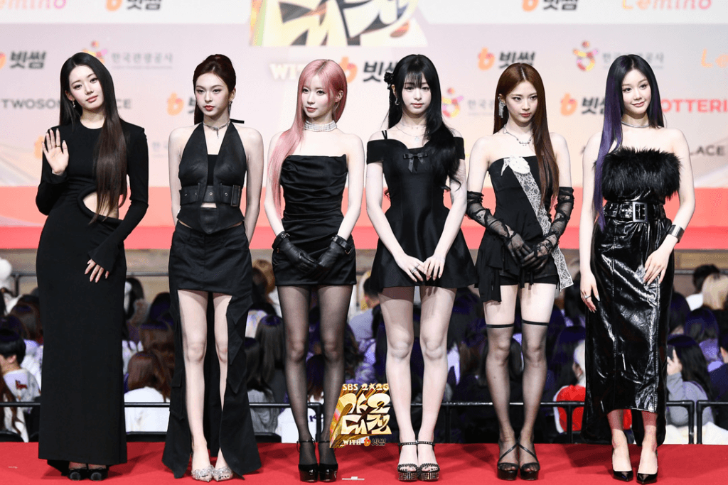 تألقت النجوم على السجادة الحمراء في حفل جوائز SBS Gayo Daejeon لعام 2025