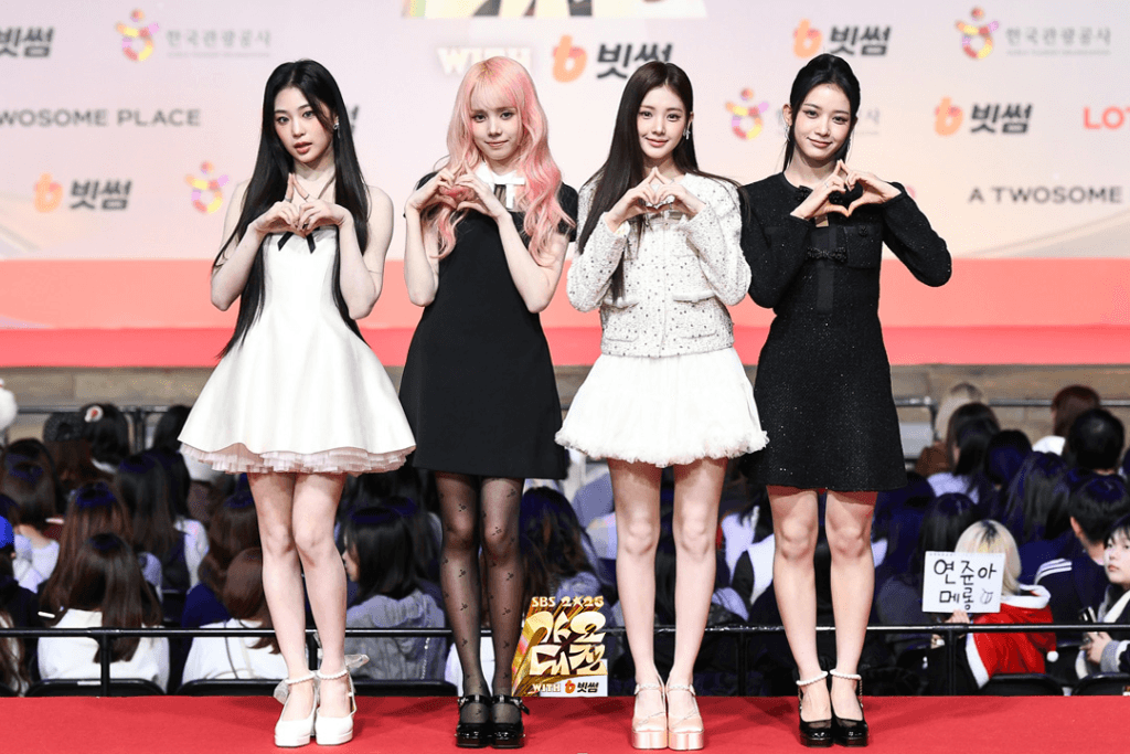 تألقت النجوم على السجادة الحمراء في حفل جوائز SBS Gayo Daejeon لعام 2025