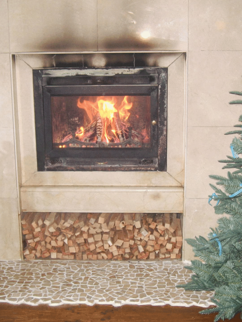 شاهد: بارك جينيونغ عضو فرقة GOT7، يكشف عن مقطع فيديو تشويقي لأغنيته المنفردة الجديدة "Christmas Fever"