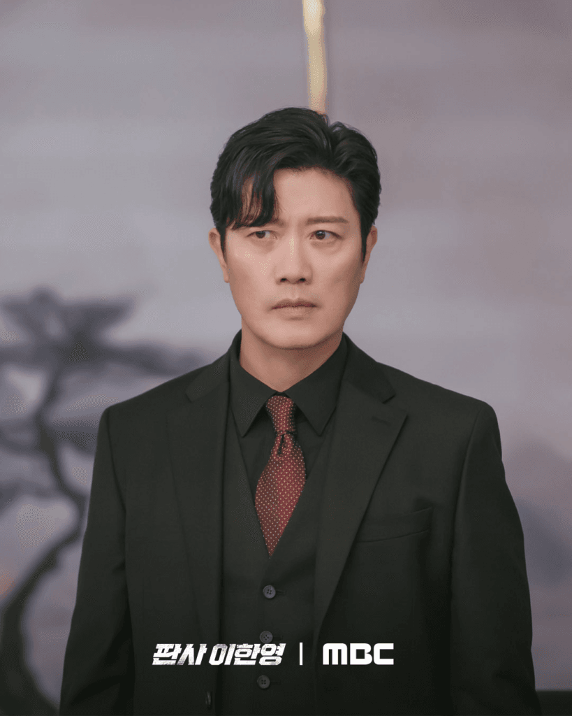 بارك هي سون وون جين آه يقفان على طرفي نقيض في مسلسل "عودة القاضي - The Judge Returns"