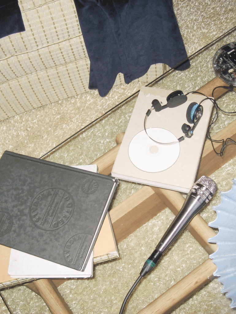 شاهد: بارك جينيونغ عضو فرقة GOT7، يكشف عن مقطع فيديو تشويقي لأغنيته المنفردة الجديدة "Christmas Fever"