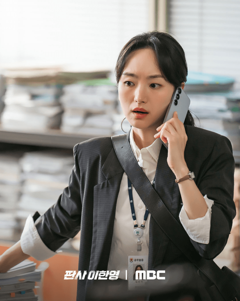 بارك هي سون وون جين آه يقفان على طرفي نقيض في مسلسل "عودة القاضي - The Judge Returns"