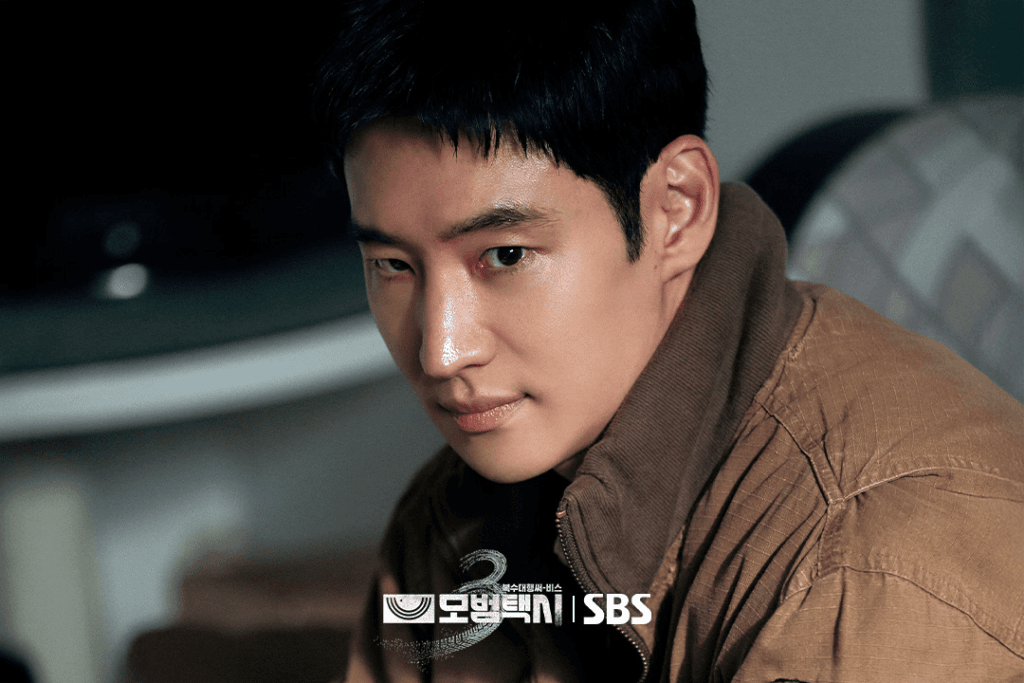 لي جي هون يطارد شريراً مجهول الهوية يختبئ وراء ستار الإنترنت في فيلم "سائق التاكسي 3 - Taxi Driver 3"