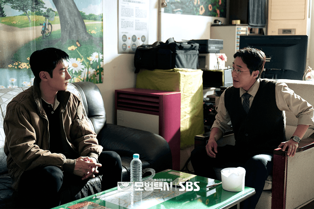 لي جي هون يطارد شريراً مجهول الهوية يختبئ وراء ستار الإنترنت في فيلم "سائق التاكسي 3 - Taxi Driver 3"