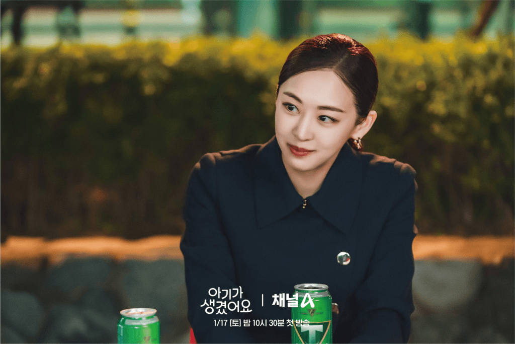 داسوم هي صاحبة فندق أنيقة ذات نظرة منفتحة على الحب في الدراما الجديدة "ايجابيًا لك - Positively Yours" داسوم هي صاحبة فندق أنيقة ذات نظرة منفتحة على الحب في الدراما الجديدة "ايجابيًا لك - Positively Yours"