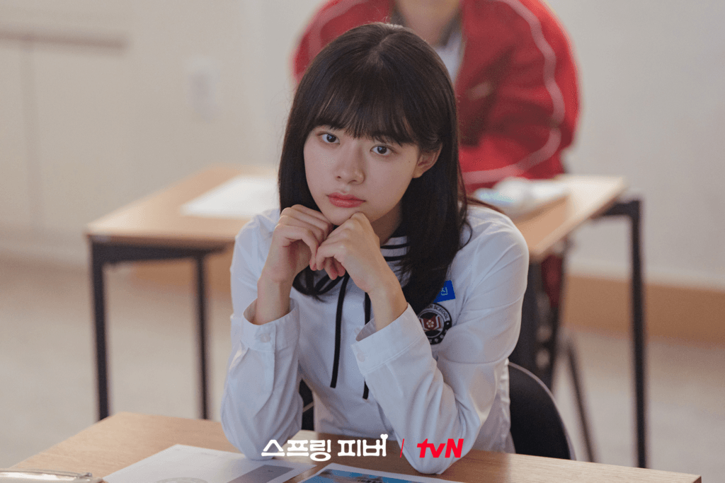 تتحول المنافسة بين تشو جون يونغ ولي جاي إن في المدرسة الثانوية إلى قصة حب في مسلسل "حمى الربيع - Spring Fever" تتحول المنافسة بين تشو جون يونغ ولي جاي إن في المدرسة الثانوية إلى قصة حب في مسلسل "حمى الربيع - Spring Fever"