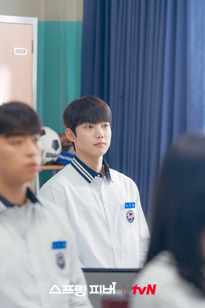 تتحول المنافسة بين تشو جون يونغ ولي جاي إن في المدرسة الثانوية إلى قصة حب في مسلسل "حمى الربيع - Spring Fever" تتحول المنافسة بين تشو جون يونغ ولي جاي إن في المدرسة الثانوية إلى قصة حب في مسلسل "حمى الربيع - Spring Fever"