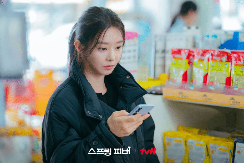 لي جو بين تتحول إلى معلمة ثانوية بعيدة عاطفياً في الدراما الجديدة "حمى الربيع" لي جو بين تتحول إلى معلمة ثانوية بعيدة عاطفياً في الدراما الجديدة "حمى الربيع"