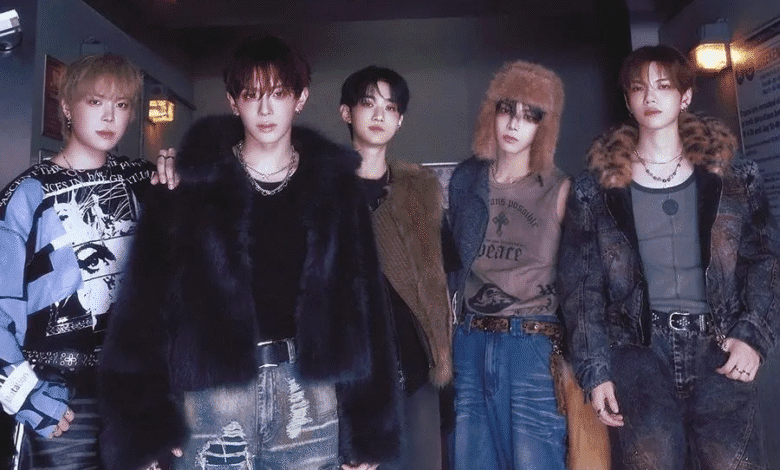 حطمت فرقة VERIVERY الرقم القياسي لمبيعاتها في الأسبوع الأول من العام الماضي بأغنية "Lost And Found" حطمت فرقة VERIVERY الرقم القياسي لمبيعاتها في الأسبوع الأول من العام الماضي بأغنية "Lost And Found"