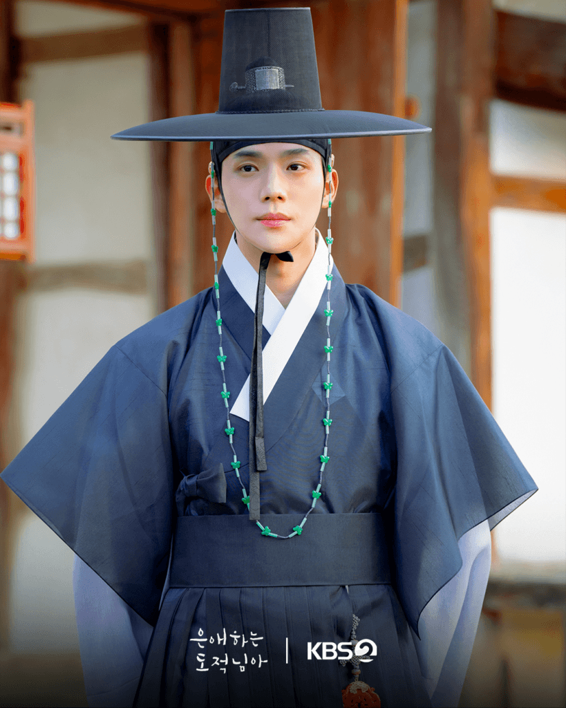 مون سانغ مين يكشف عن أكثر عباراته الغزلية التي لا تُنسى في مسلسل "إلى لصتي الحبيبة - To My Beloved Thief" وعن سحر شخصيته الرومانسي