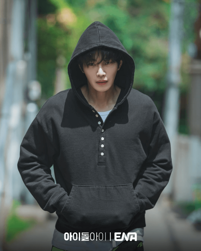 سويونغ تدعم كيم جاي يونغ بينما يعود إلى الأضواء في مسلسل "محامية الايدول - IDOL I"