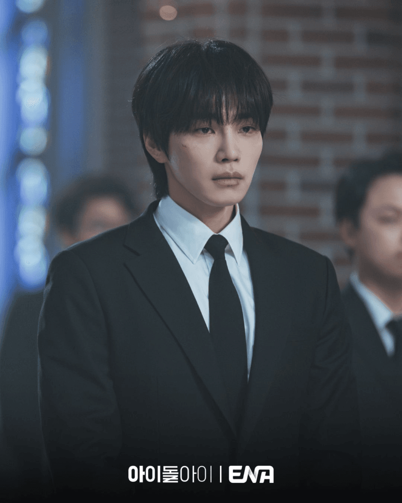 سويونغ تدعم كيم جاي يونغ بينما يعود إلى الأضواء في مسلسل "محامية الايدول - IDOL I"