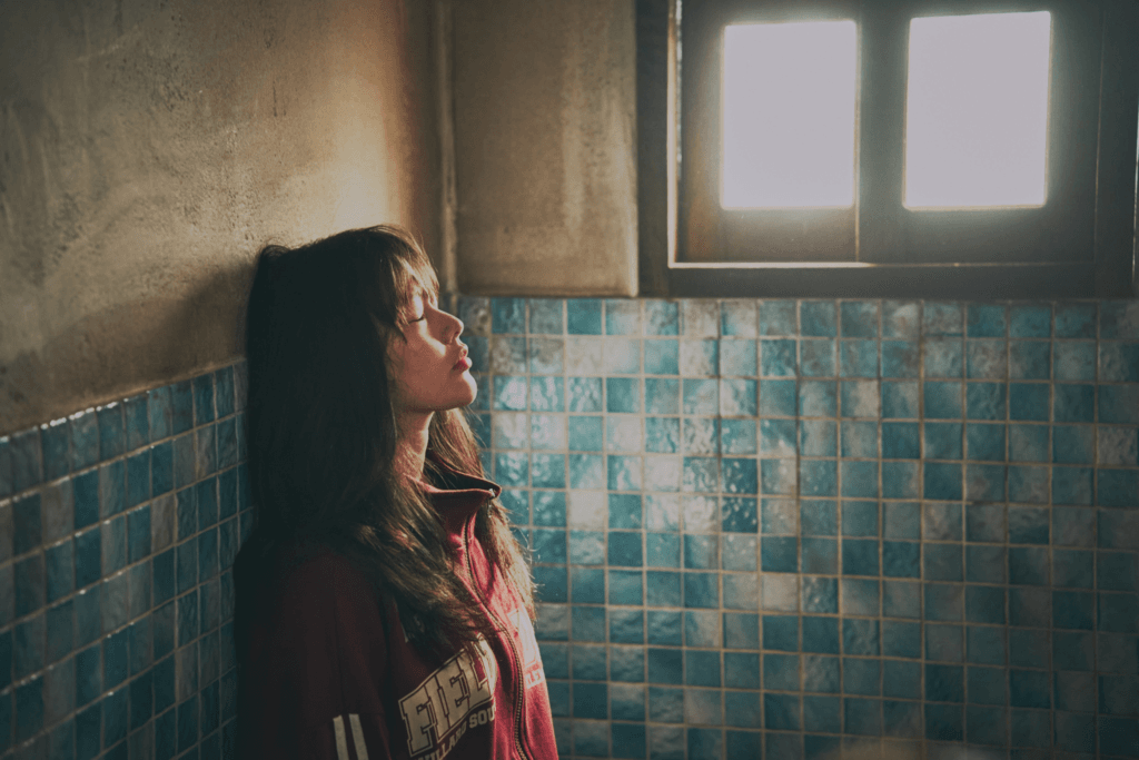 تبدأ خطة جونغ زي سو بالخروج عن السيطرة بعد أن تختطف أختها في مسلسل "الأخت - Sister" تبدأ خطة جونغ زي سو بالخروج عن السيطرة بعد أن تختطف أختها في مسلسل "الأخت - Sister"