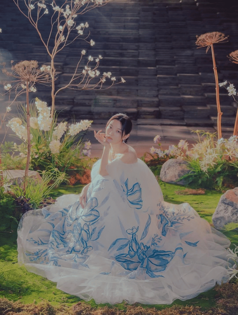 ثروة كيم يو جونغ، عائلتها، علاقاتها، أسلوب حياتها، أهم إنجازاتها المهنية، والمزيد عن بطلة مسلسل "عزيزي اكس - Dear X"