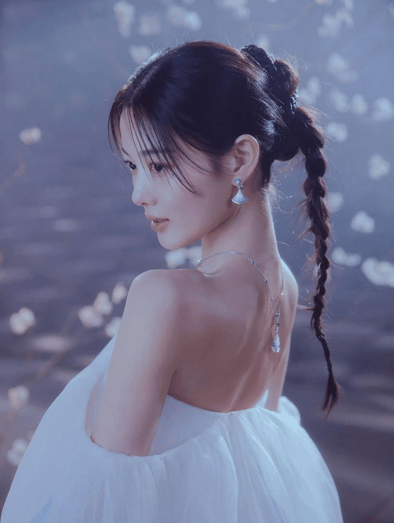 ثروة كيم يو جونغ، عائلتها، علاقاتها، أسلوب حياتها، أهم إنجازاتها المهنية، والمزيد عن بطلة مسلسل "عزيزي اكس - Dear X"