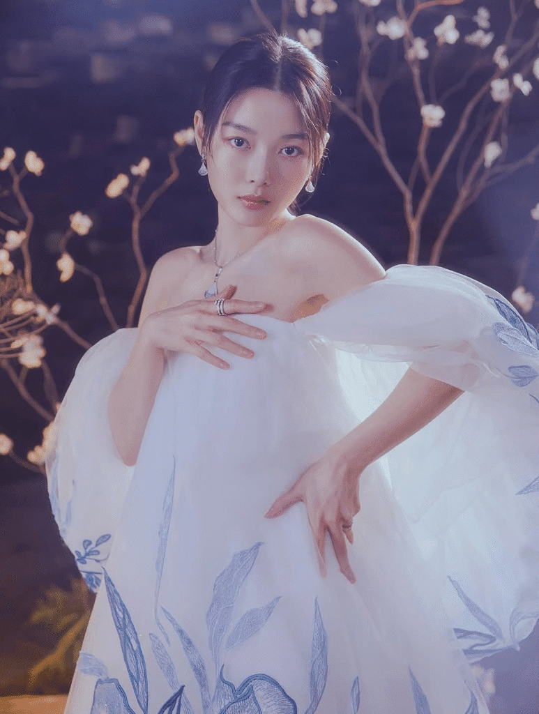 ثروة كيم يو جونغ، عائلتها، علاقاتها، أسلوب حياتها، أهم إنجازاتها المهنية، والمزيد عن بطلة مسلسل "عزيزي اكس - Dear X"