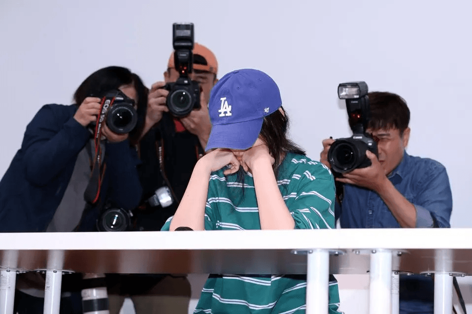 لماذا تترك دانييل نيوجينز؟ تسلسل زمني كامل لنزاعها مع وكالة ADOR