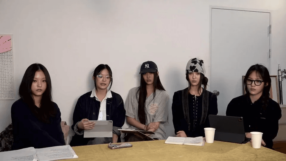 لماذا تترك دانييل نيوجينز؟ تسلسل زمني كامل لنزاعها مع وكالة ADOR