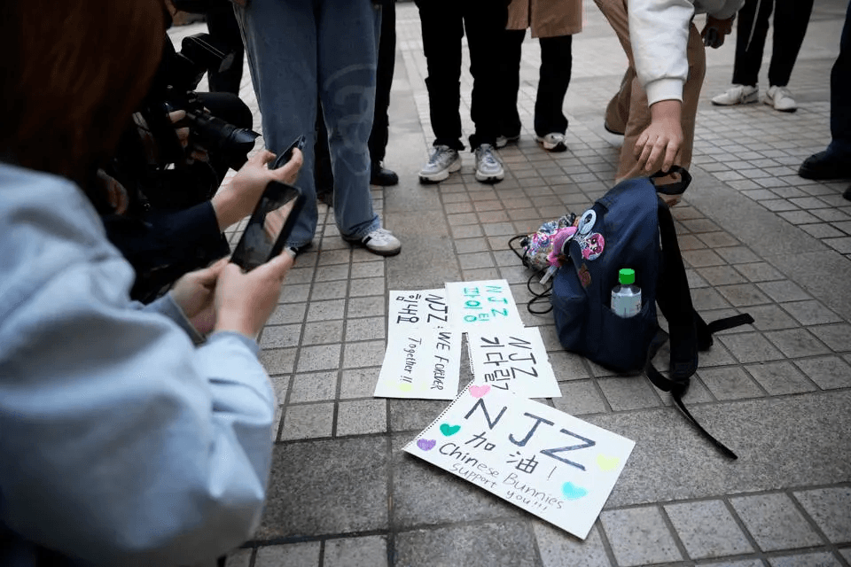 لماذا تترك دانييل نيوجينز؟ تسلسل زمني كامل لنزاعها مع وكالة ADOR