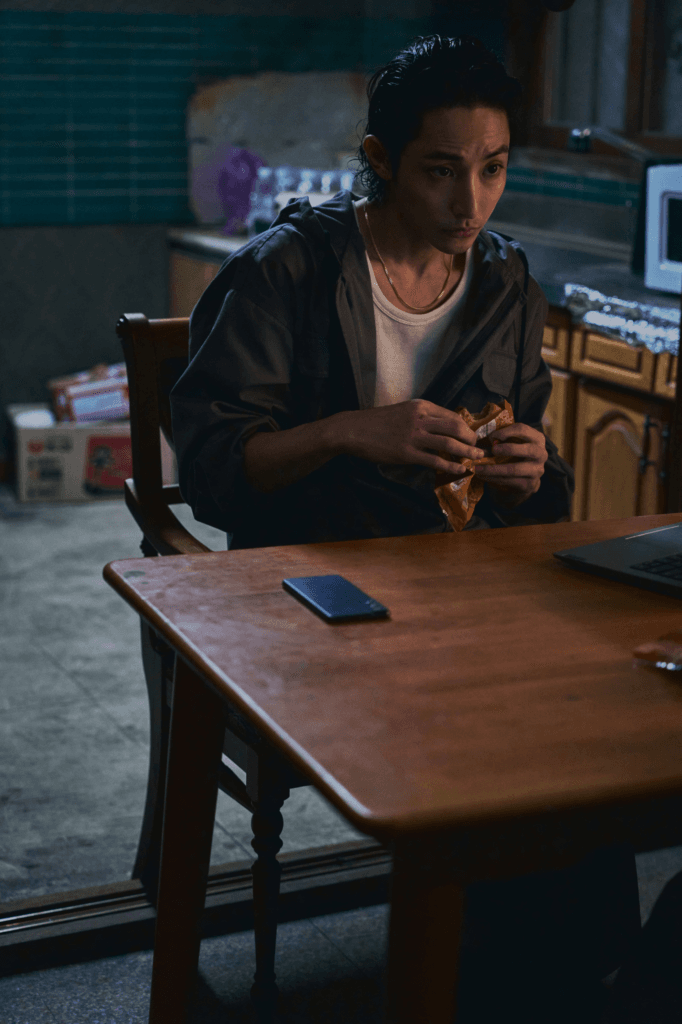 لي سو هيوك يجسد دور العقل المدبر عديم الرحمة وراء عملية اختطاف بالغة الخطورة في فيلمه الجديد "الأخت - Sister"