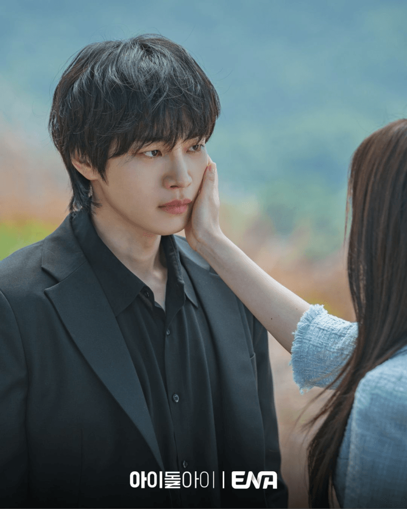 سويونغ تشاهد لقاء نجمها المفضل كيم جاي يونغ المتوتر مع حبيبته السابقة تشوي هي جين في دراما "محامية الآيدول - IDOL I" سويونغ تشاهد لقاء نجمها المفضل كيم جاي يونغ المتوتر مع حبيبته السابقة تشوي هي جين في دراما "محامية الآيدول - IDOL I"