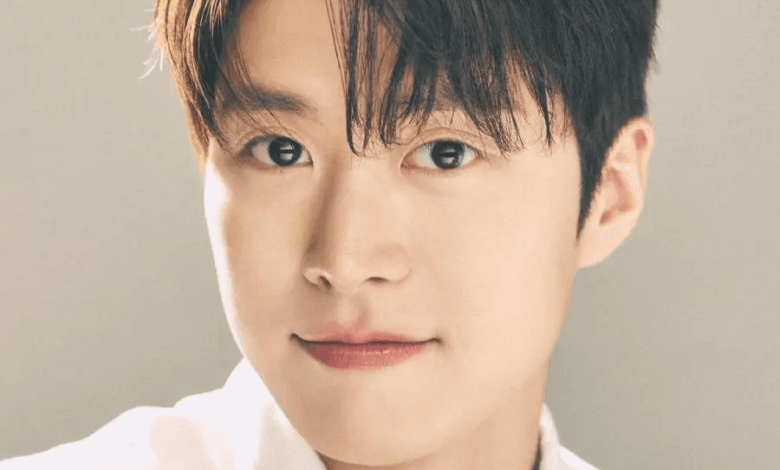 غونغ ميونغ يدخل المستشفى ويوقف تصوير مسلسله الجديد بعد فقدانه المفاجئ للسمع غونغ ميونغ يدخل المستشفى ويوقف تصوير مسلسله الجديد بعد فقدانه المفاجئ للسمع