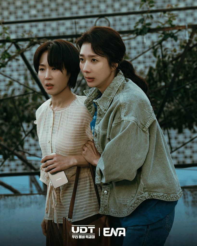 يون كاي سانغ يقترب من كشف هوية من يقف وراء الانفجارات في حيه في "أبطال بالجوار - Heroes Next Door"