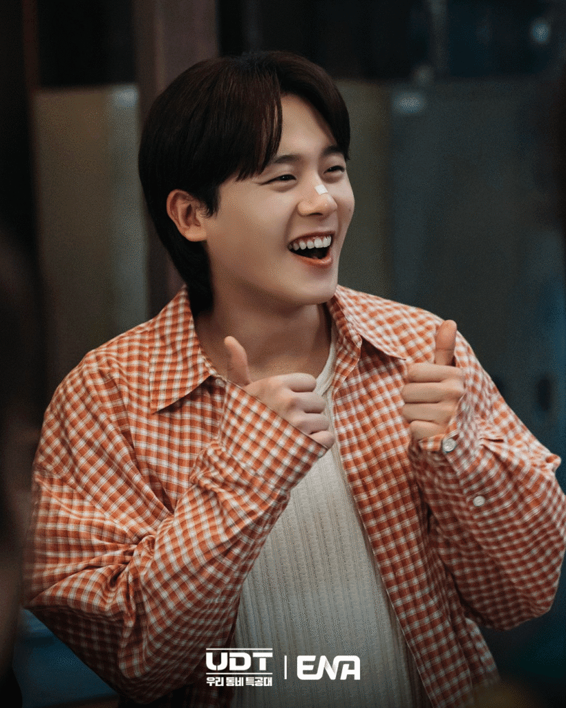 يون كاي سانغ يقترب من كشف هوية من يقف وراء الانفجارات في حيه في "أبطال بالجوار - Heroes Next Door"