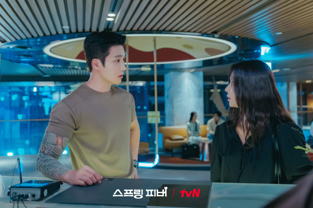 أذاب آهن بو هيون قلب لي جو بين المتجمد في الدراما الرومانسية الكوميدية الجديدة "حمى الربيع" أذاب آهن بو هيون قلب لي جو بين المتجمد في الدراما الرومانسية الكوميدية الجديدة "حمى الربيع"