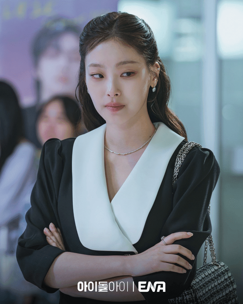 الحب الأول لـ كيم جاي يونغ وزملاء الفرقة يقفون في قلب أزمته في "IDOL I" الحب الأول لـ كيم جاي يونغ وزملاء الفرقة يقفون في قلب أزمته في "IDOL I"