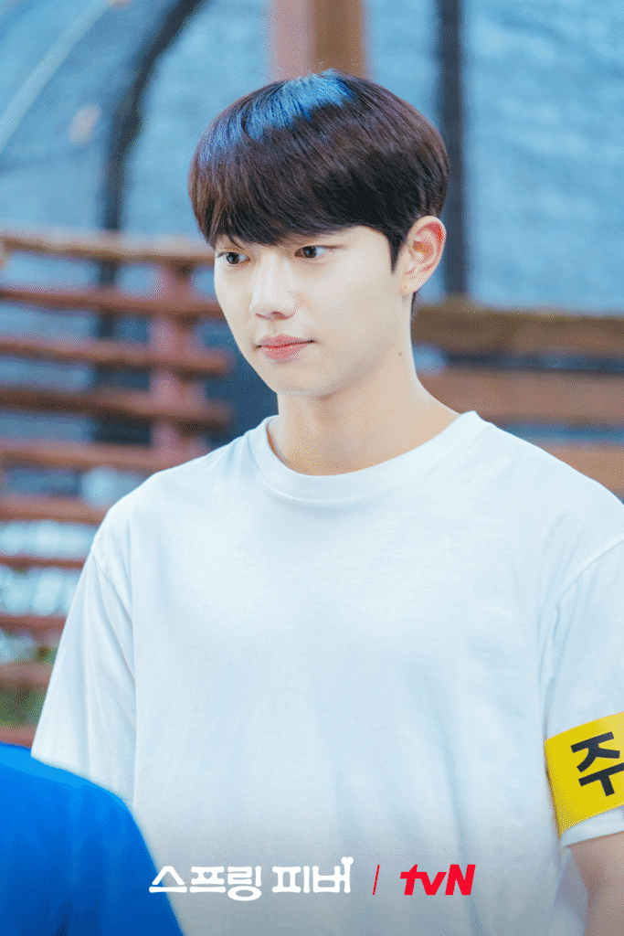 تشو جون يونغ ولي جاي إن متنافسان على المركز الأول في الدراما الجديدة "حمى الربيع - Spring Fever"