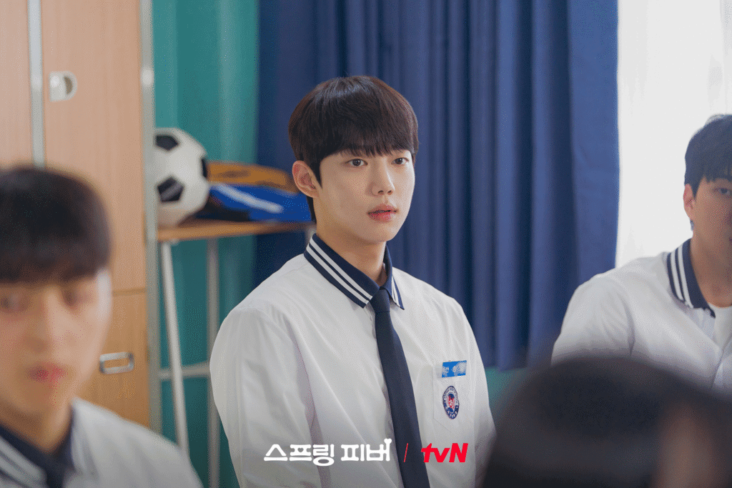 تشو جون يونغ ولي جاي إن متنافسان على المركز الأول في الدراما الجديدة "حمى الربيع - Spring Fever"