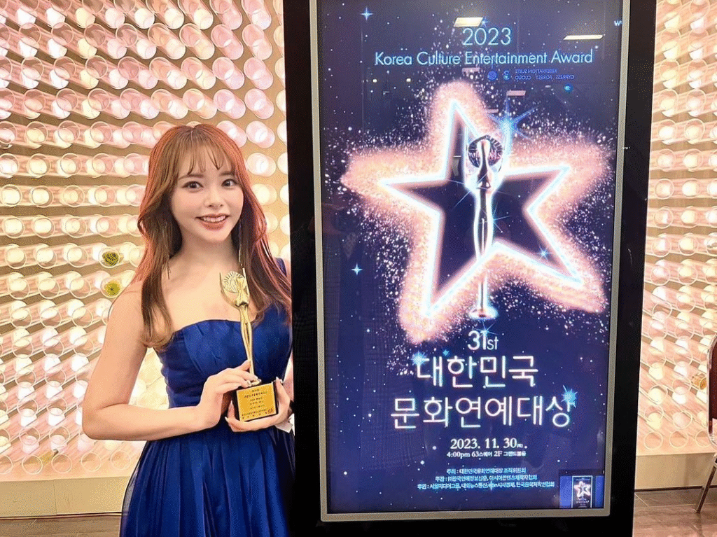 [الآراء] الكوريون يعربون عن دهشتهم من فوز ممثلة أفلام إباحية يابانية بجائزة في حفل جوائز الترفيه الثقافي الكوري