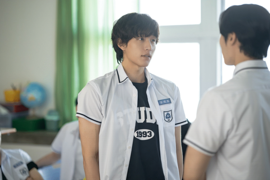 جين هو إيون وجو يو جونغ يقتربان من بعضهما البعض من خلال تشو يونغ وو وشين سيا في فيلم رومانسي جديد