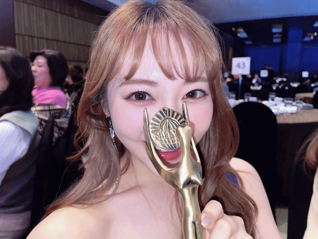 [الآراء] الكوريون يعربون عن دهشتهم من فوز ممثلة أفلام إباحية يابانية بجائزة في حفل جوائز الترفيه الثقافي الكوري