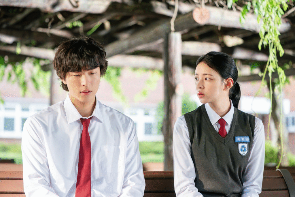 جين هو إيون وجو يو جونغ يقتربان من بعضهما البعض من خلال تشو يونغ وو وشين سيا في فيلم رومانسي جديد