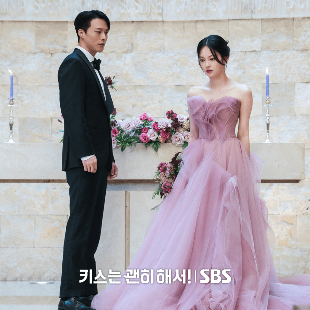 جانغ كي يونغ أصبح باردًا تجاه آهن إيون جين بعد اكتشاف أكاذيبها في "قبلة الديناميت - Dynamite Kiss" جانغ كي يونغ أصبح باردًا تجاه آهن إيون جين بعد اكتشاف أكاذيبها في "قبلة الديناميت - Dynamite Kiss"