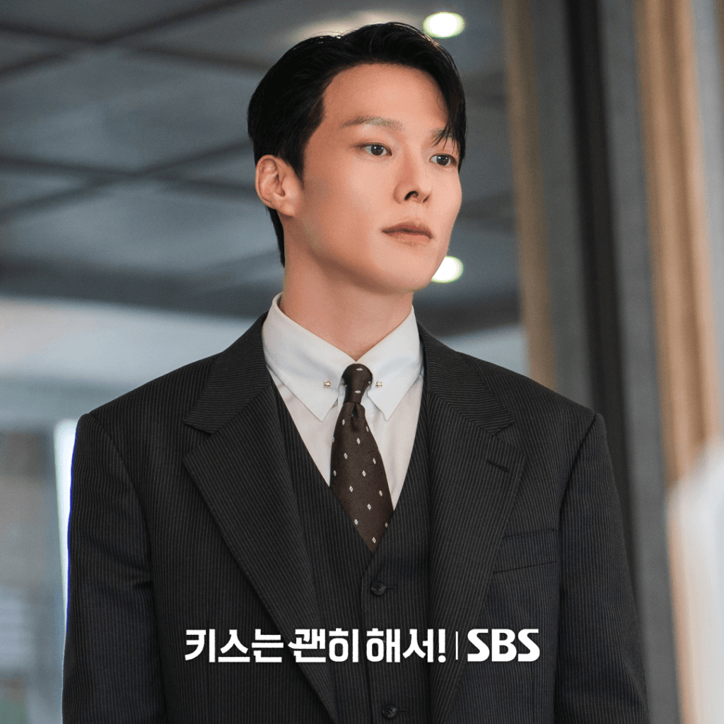 جانغ كي يونغ أصبح باردًا تجاه آهن إيون جين بعد اكتشاف أكاذيبها في "قبلة الديناميت - Dynamite Kiss" جانغ كي يونغ أصبح باردًا تجاه آهن إيون جين بعد اكتشاف أكاذيبها في "قبلة الديناميت - Dynamite Kiss"