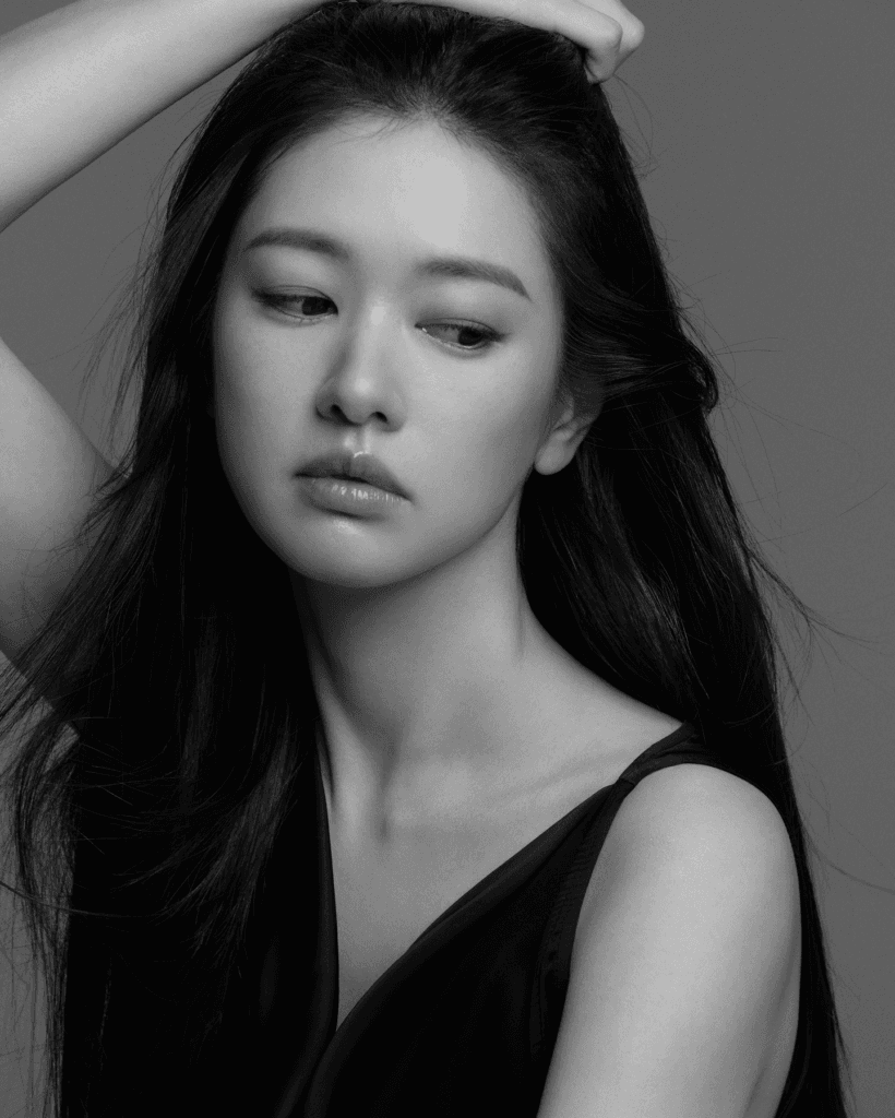 جونغ سو مين توقع عقداً مع وكالة جديدة و تلتقط صوراً شخصية جديدة