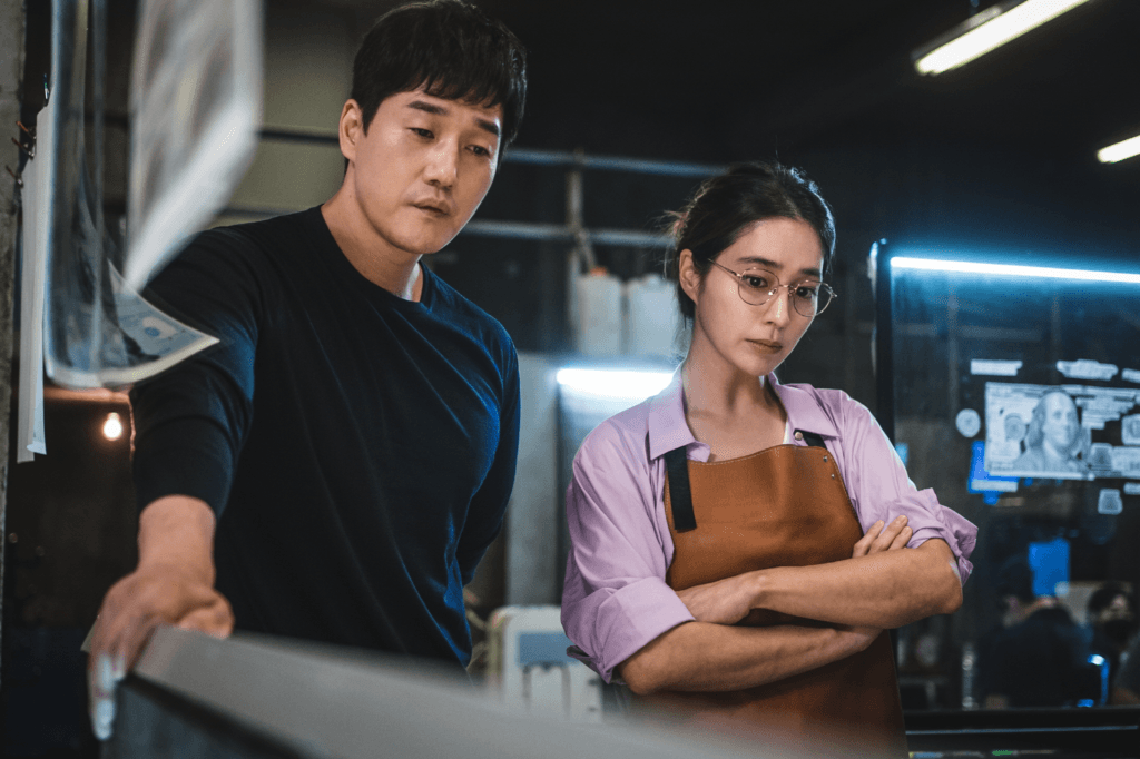 يو جي تاي ولي مين جونغ يخفون نواياهم الحقيقية بينما يشكلون تحالفاً محفوفاً بالمخاطر في مسلسل "الأشرار - Villains"