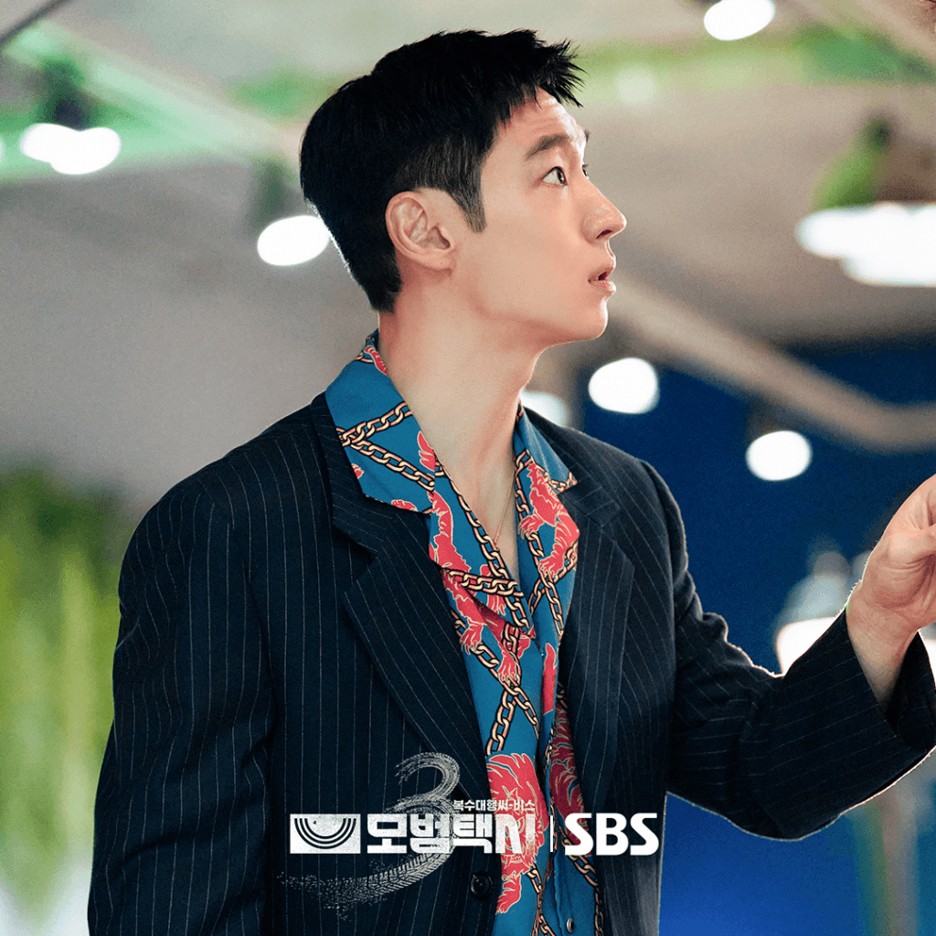 لي جي هون وباي يو رام يتعاونان ضد الشرير مون سو يونغ الذي يتلاعب بنتائج المباريات في مسلسل "سائق التاكسي 3 - Taxi Driver 3"