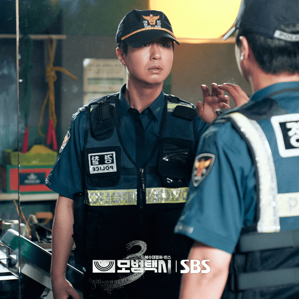 لي جي هون وباي يو رام يتعاونان ضد الشرير مون سو يونغ الذي يتلاعب بنتائج المباريات في مسلسل "سائق التاكسي 3 - Taxi Driver 3"