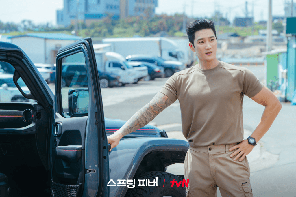 آهن بو هيون هو العم المخلص تشو جون يونغ في الدراما الرومانسية الكوميدية الجديدة "حمى الربيع - Spring Fever"