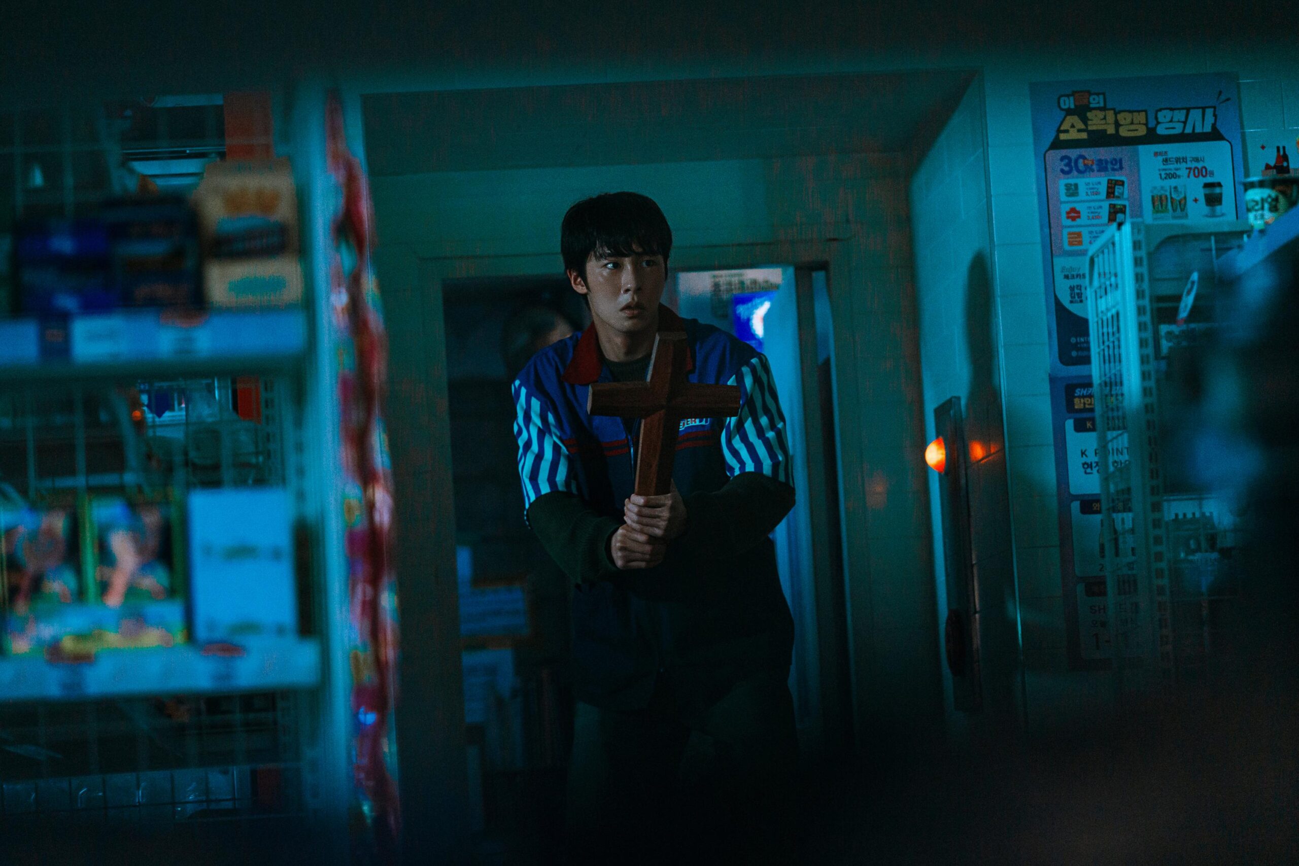 لي جاي ووك يقبل وظيفة ذات راتب عالٍ تتحول إلى كابوس في مسلسل "وظيفة بلا مستقبل - Dead-End Job"