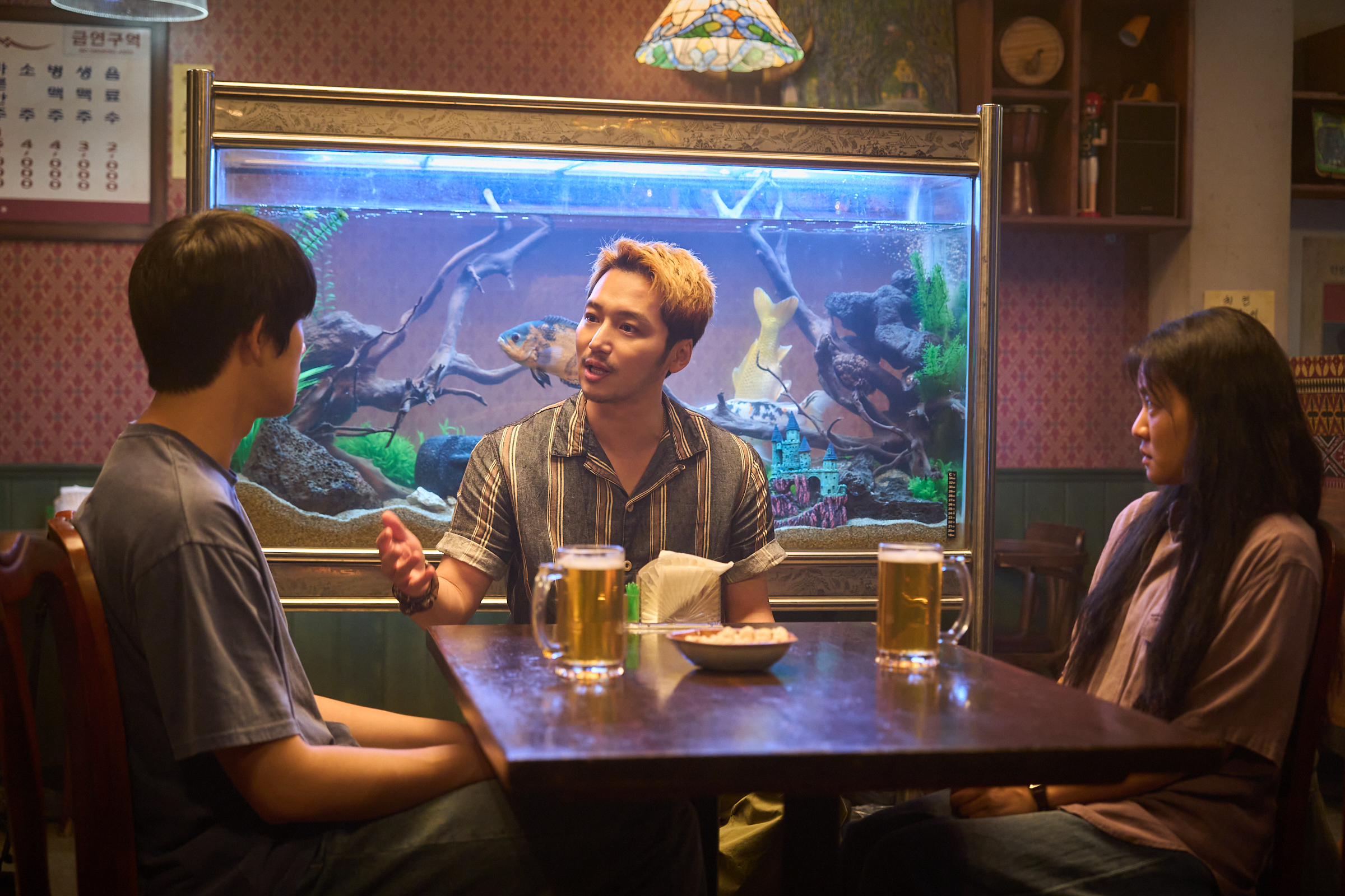 يجد غو آه سونغ و مون سانغ مين الحب أثناء عملهما في متجر متعدد الأقسام في فيلم "Pavane"