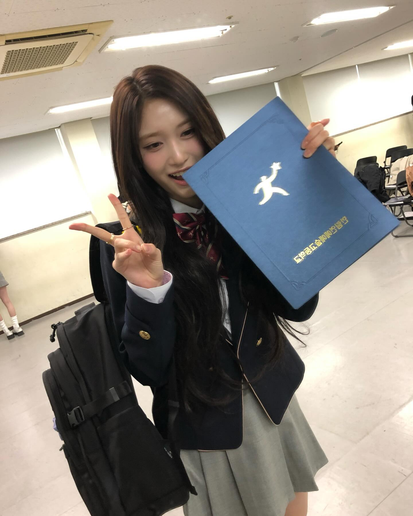 النجوم يتخرجون من مدرسة Hanlim للفنون