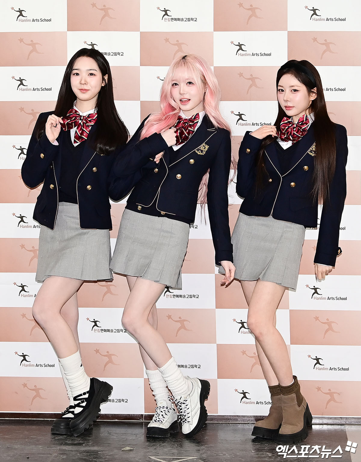 النجوم يتخرجون من مدرسة Hanlim للفنون