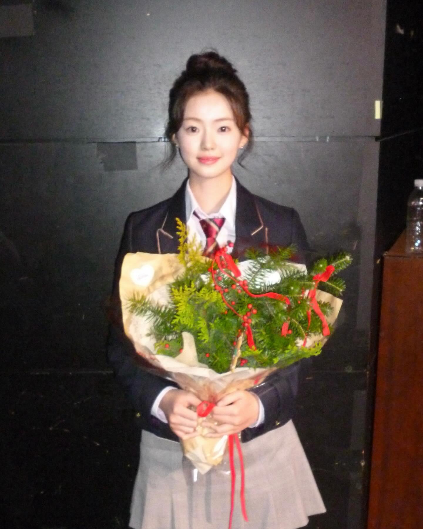 النجوم يتخرجون من مدرسة Hanlim للفنون