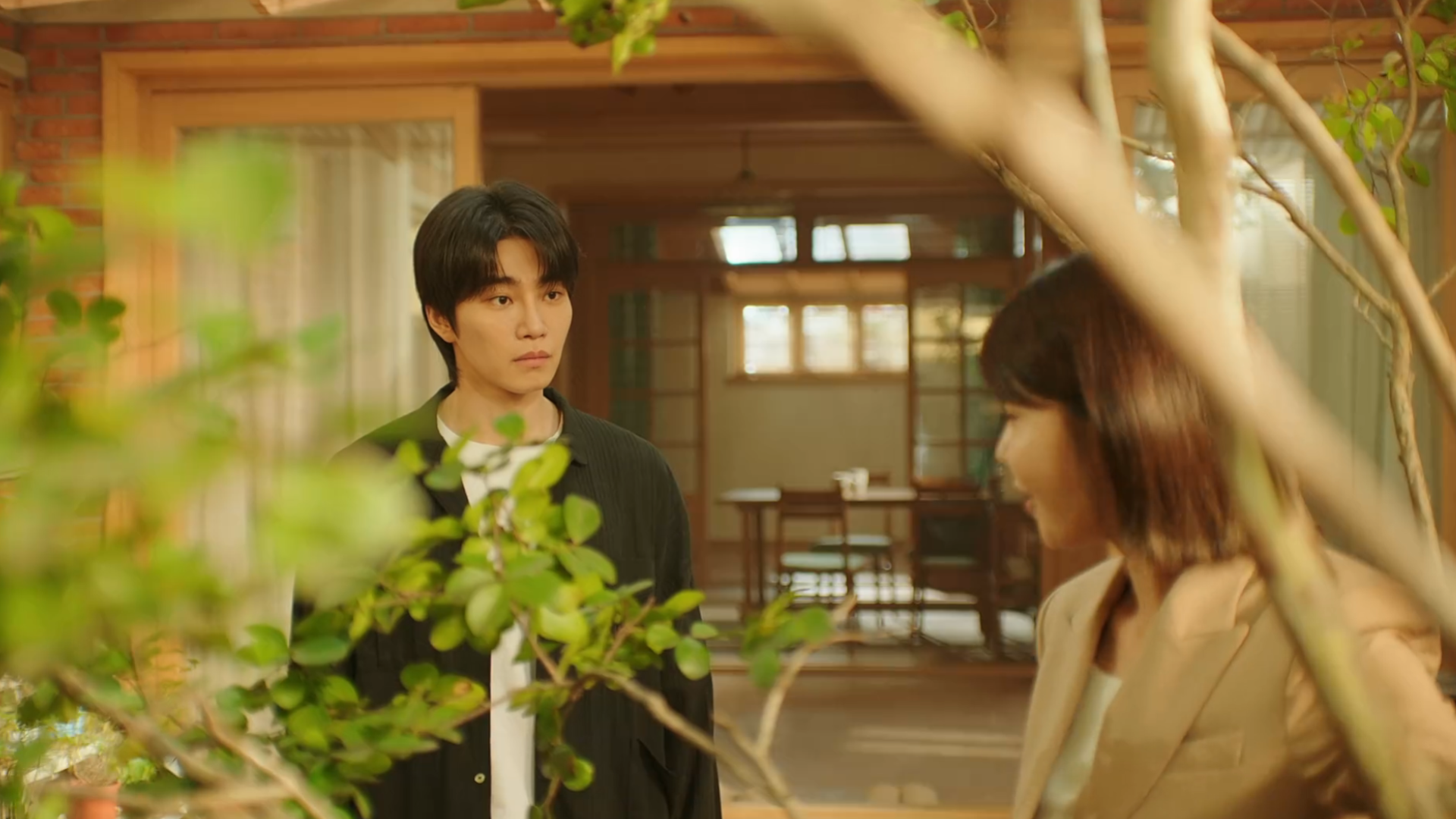 4 لحظات قربت بين سويونغ وكيم جاي يونغ في الحلقتين 5 و6 من مسلسل "محامية الآيدول - IDOL I" 4 لحظات قربت بين سويونغ وكيم جاي يونغ في الحلقتين 5 و6 من مسلسل "محامية الآيدول - IDOL I"